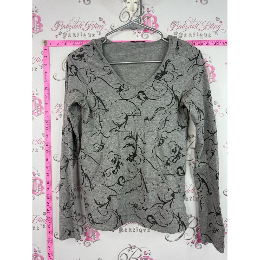 Long sleeve y2k Gray V-Neck Long Sleeve Top hood Black Floral Scroll Print